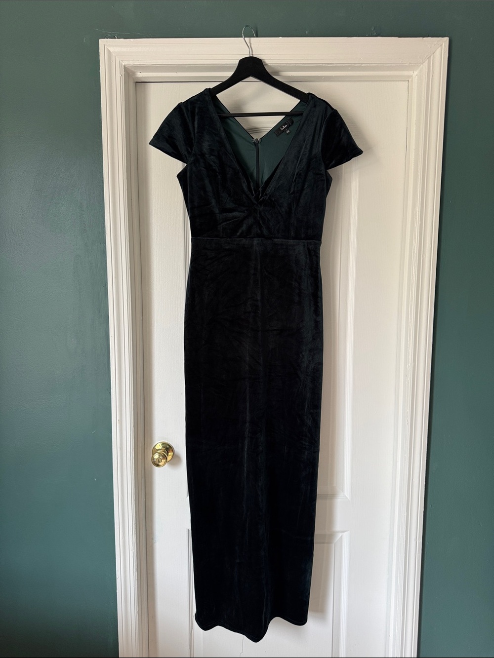 Lulu's Black Velvet V-Neck Column Dress
